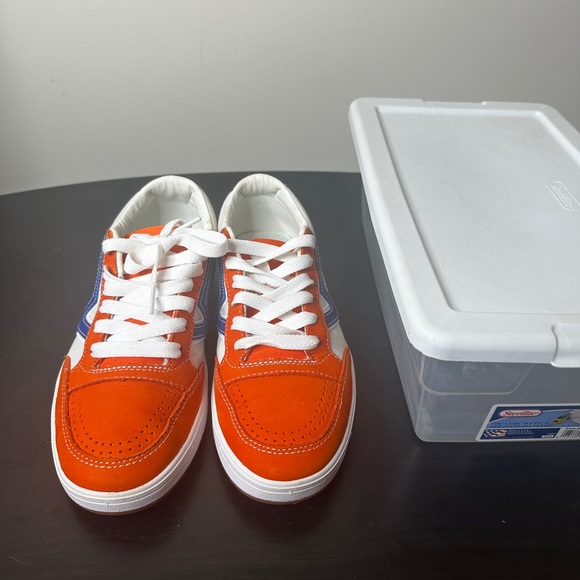 Vans - Picture 2 of 3